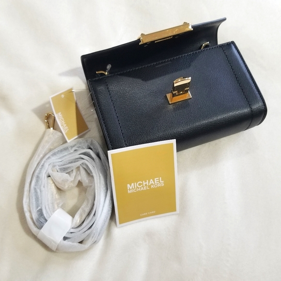 Michael Kors Kinsley Small Black Leather Belt Bag - Picture 2 of 9